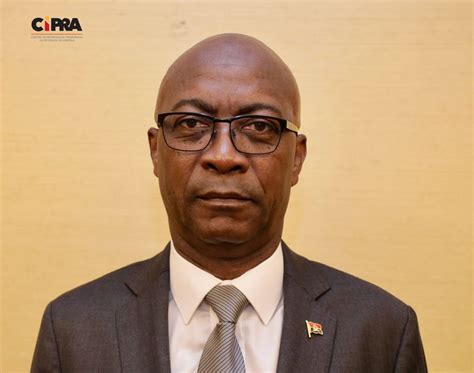 novo ministro da economia de angola